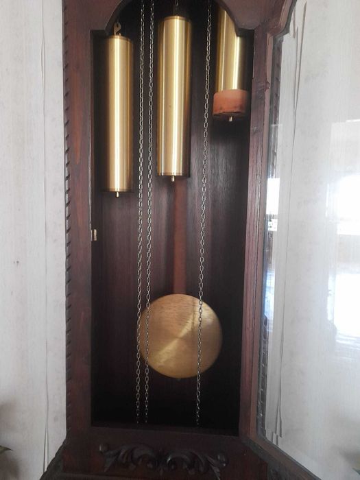 Relógio de pé alto com pêndulo