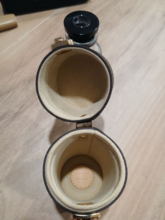 Bolsa e perfume da  Louis Vuitton! Perfume esta a meio