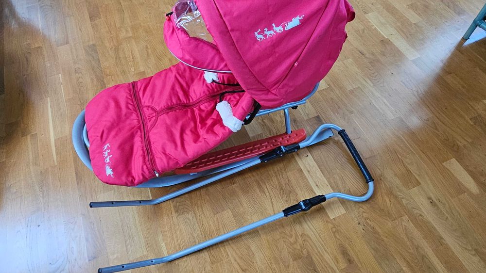 Sanki Piccolino, budka, spiwór