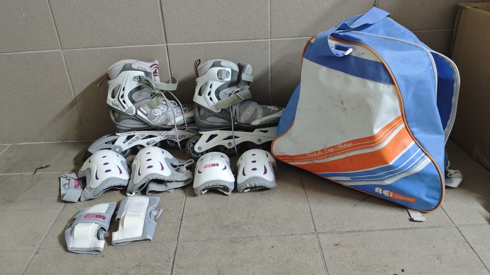 Kit completo de patins em linha Oxelo, inclui patins, proteções completas e saco de transporte. Pouco uso, tudo funcional
