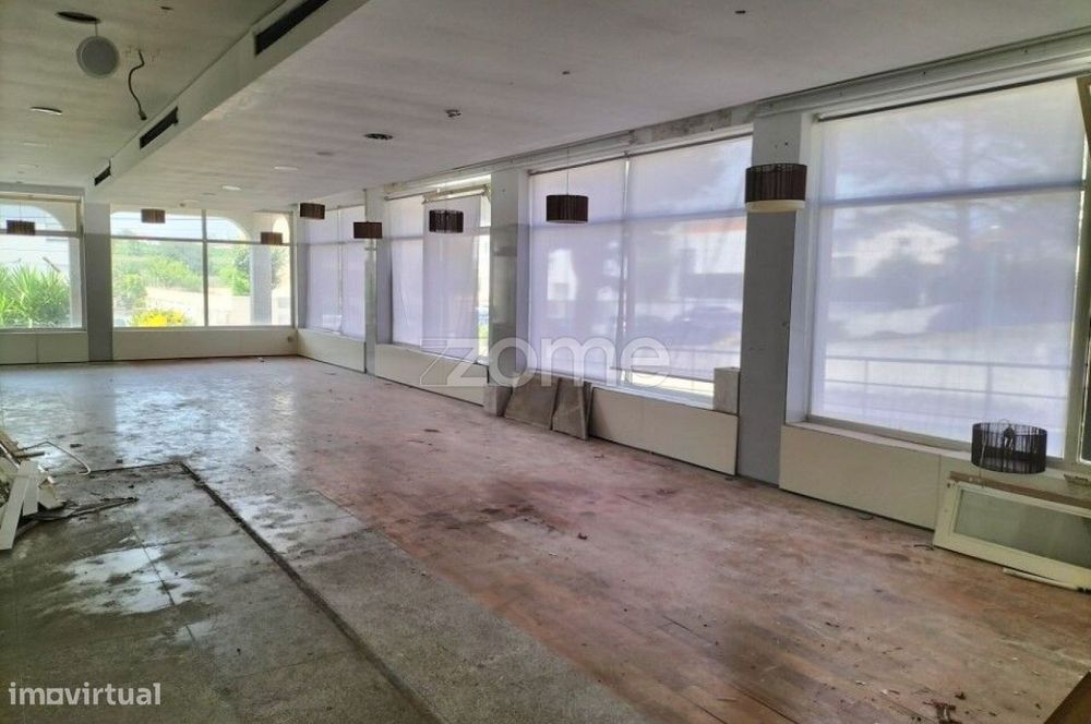 Espaço Comercial - conversão t3+t1 | 170m² + Garagem | Perto da Pra...