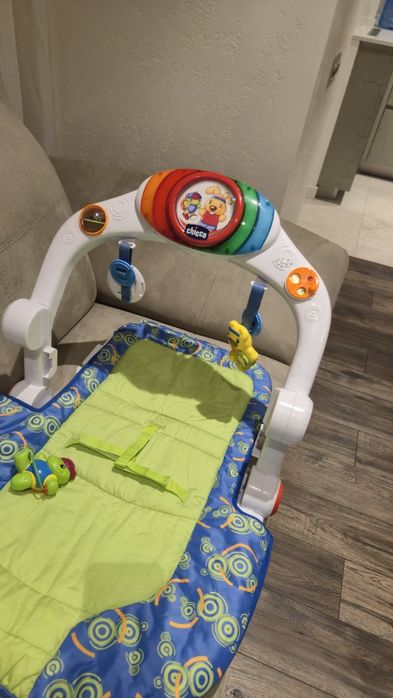 Музичний розвиваючий мобіль chicco.