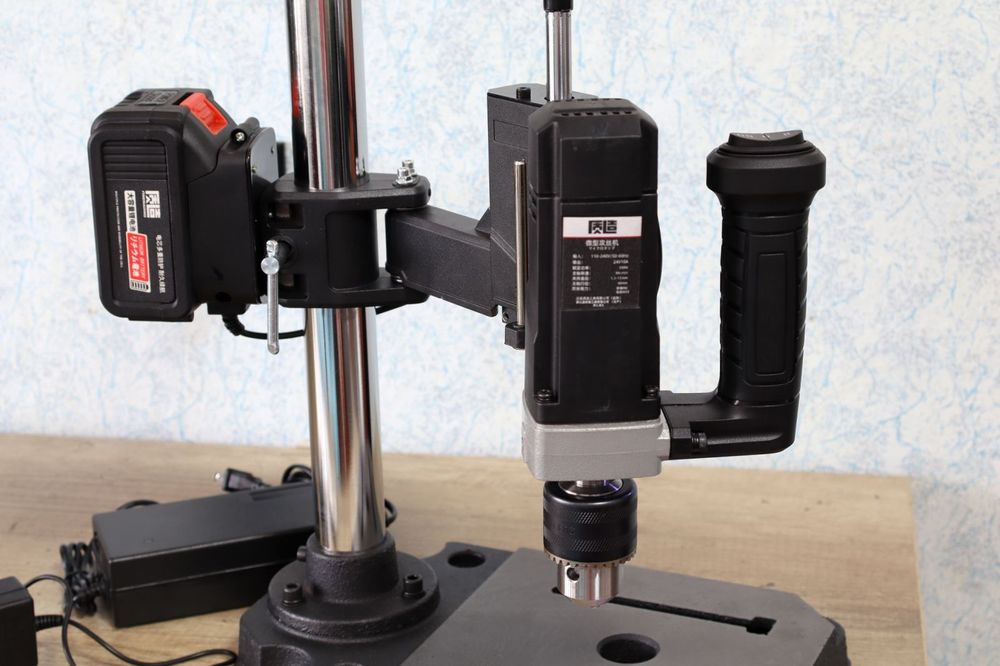 Резьбонарезной манипулятор