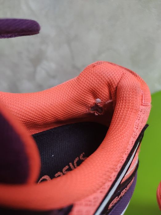 Жіночі волейбольні кросівки 38 розміру від бренду Asics Gel Tactic