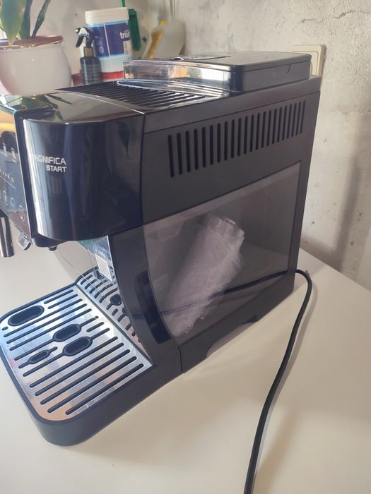 Máquina de café Delonghi magnífica Start