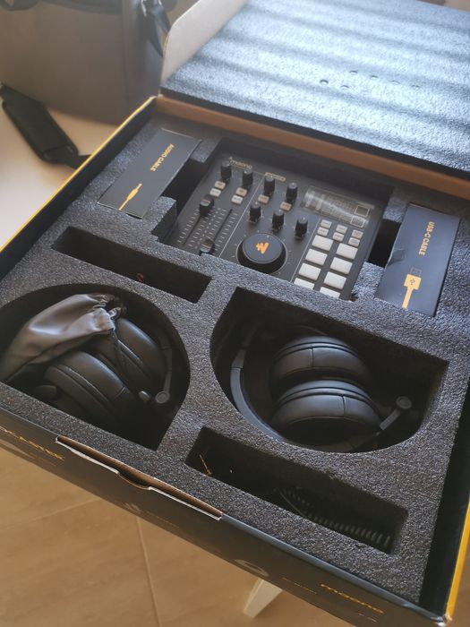 Konsola podcastowa MaonoCaster + 2 mikrofony + 2x słuchawki