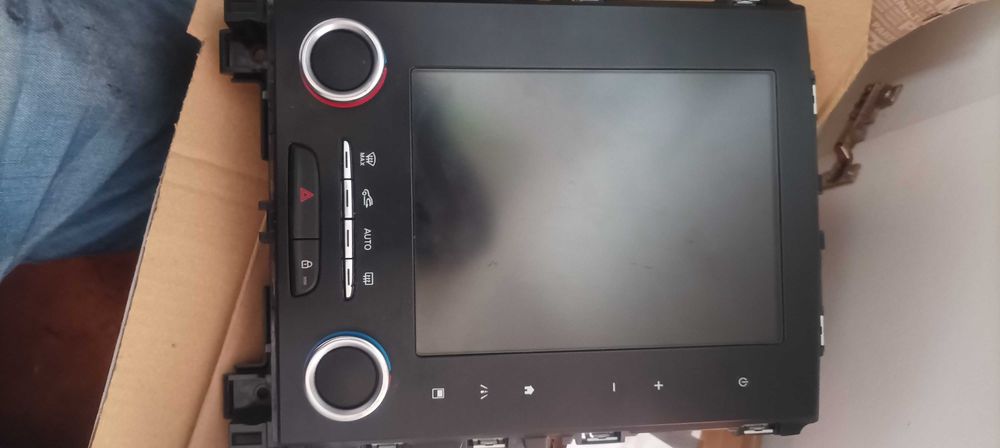 Ecrã Display e Radio