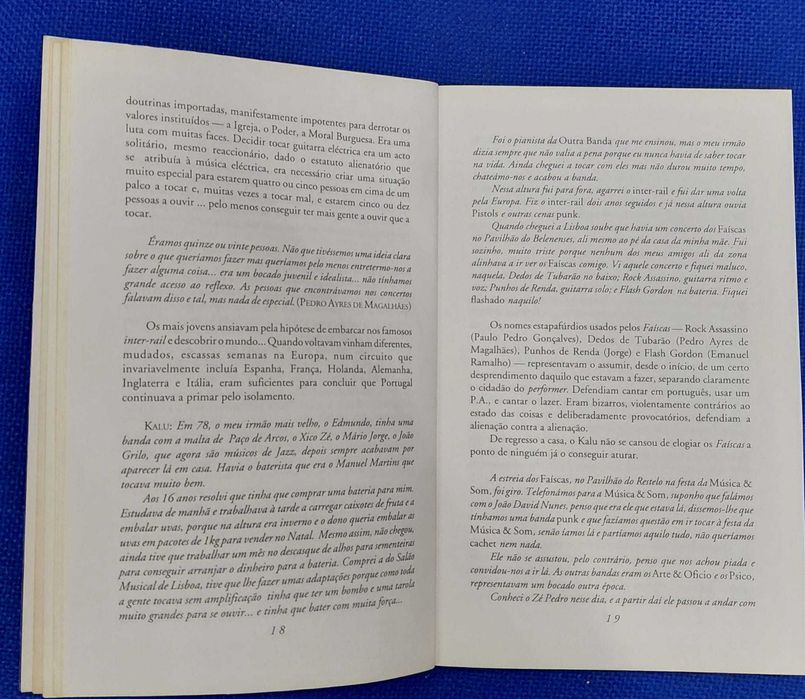 Livro 'Conta-me Histórias - Xutos & Pontapés' (1ª Edição)