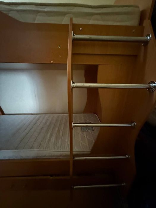 Продається двоярусне дитяче ліжко