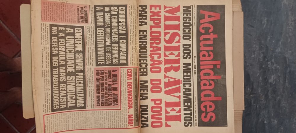 Jornais de 1975 dia de revolução