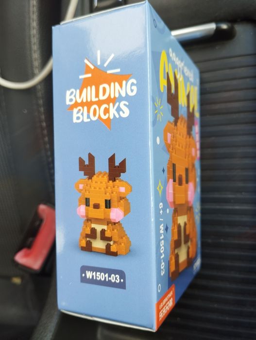 Pequeno figurino para construção tipo lego.