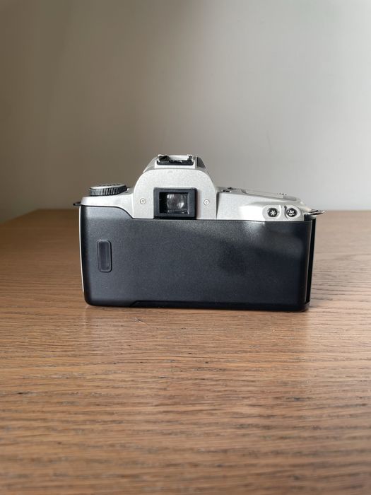 Analog Vintage Canon EOS 500N + Canon Zoom Lens EF 28-80 mm 1:3.5-5.6