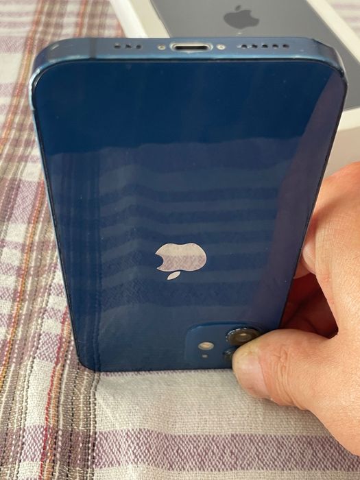 iPhone 12 azul com faceID