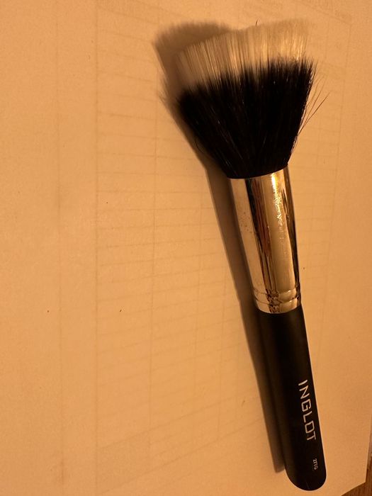 Pędzel Inglot prawie jak nowy