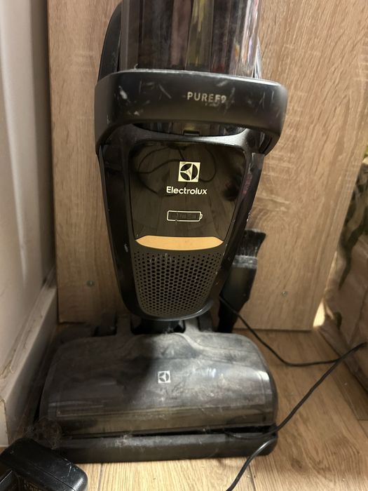 Odkurzarz pionowy elektrolux puref9 ze stacja dokujaca