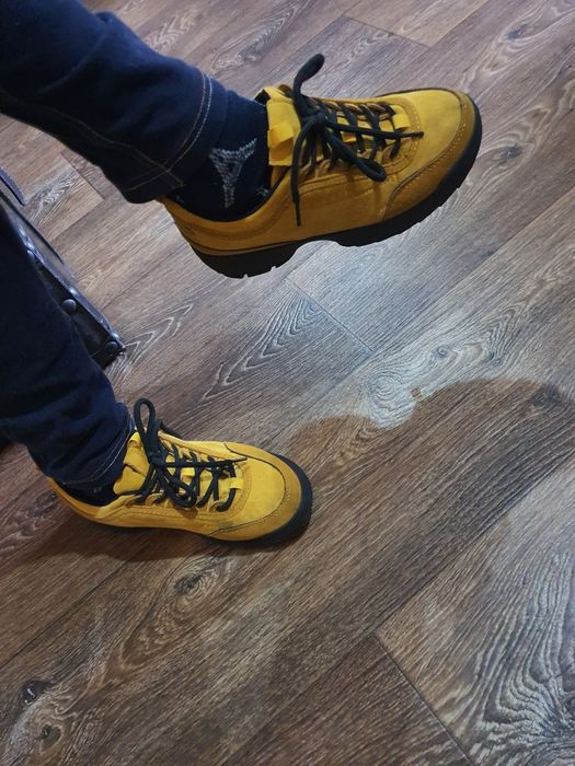 Удобні, практичні жіночі кросівки.