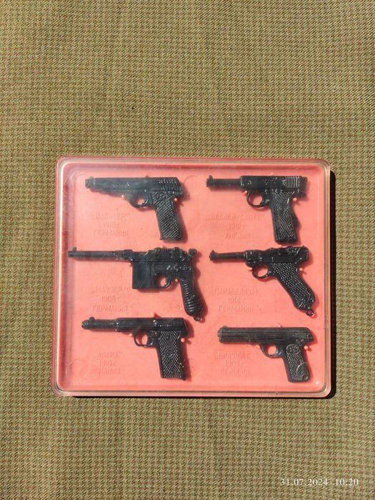 Набір моделів пістолетов 1:4 Парус