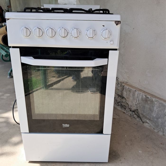 Продам газову плиту. Beko Cse 52110 Gw