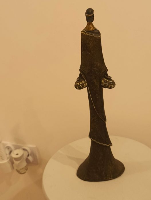 Agroturystyka  figurka  przedstawiająca postać