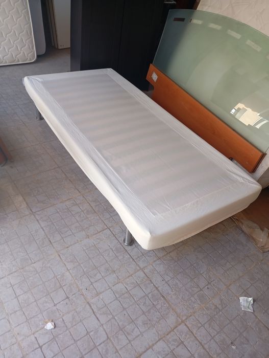 Cama solteiro em bom estado
