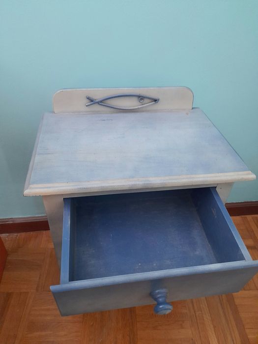 Mesinha de cabeceira vintage restaurada