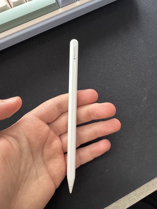 Apple pencil pro461307933811681280