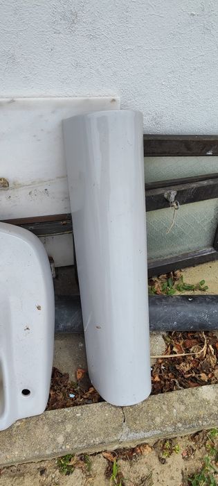 Lavatório com coluna