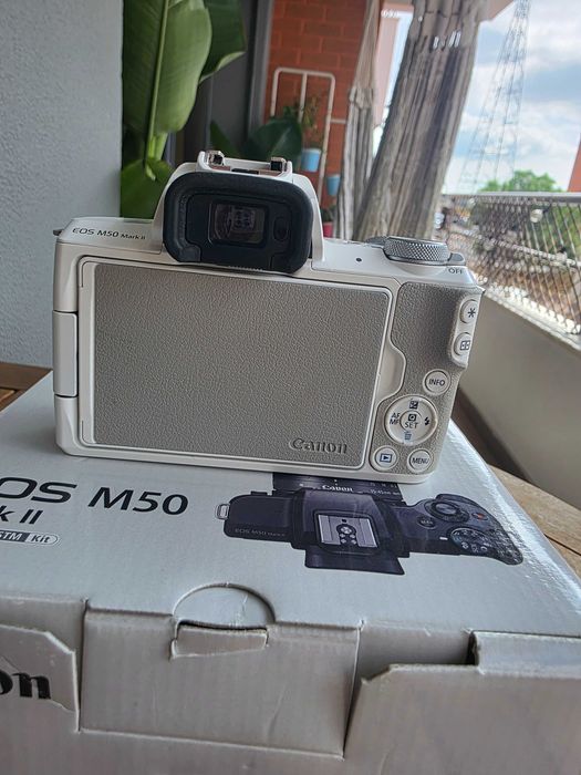 Canon M50 Mark II branca + lente 15-45mm com caixa