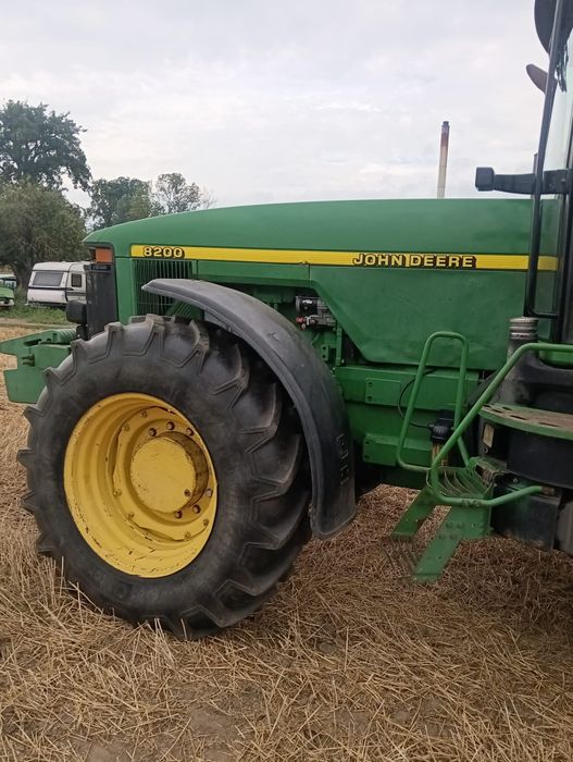 John Deere 8200  silnik 8.1
