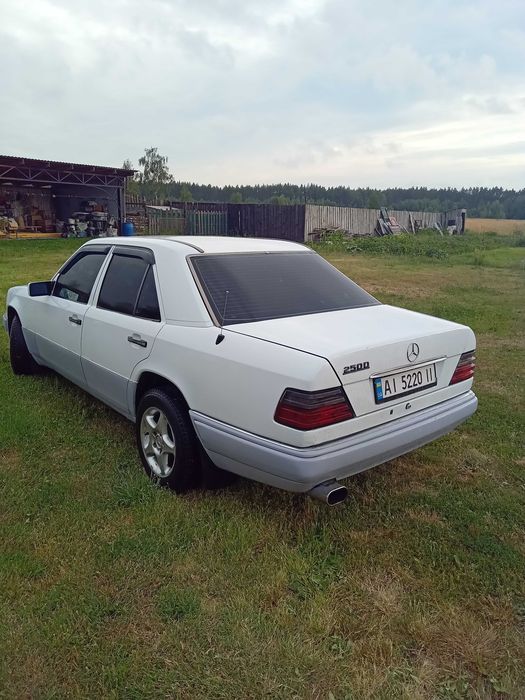 Продам Мерседес E250 дизель 124 кузов