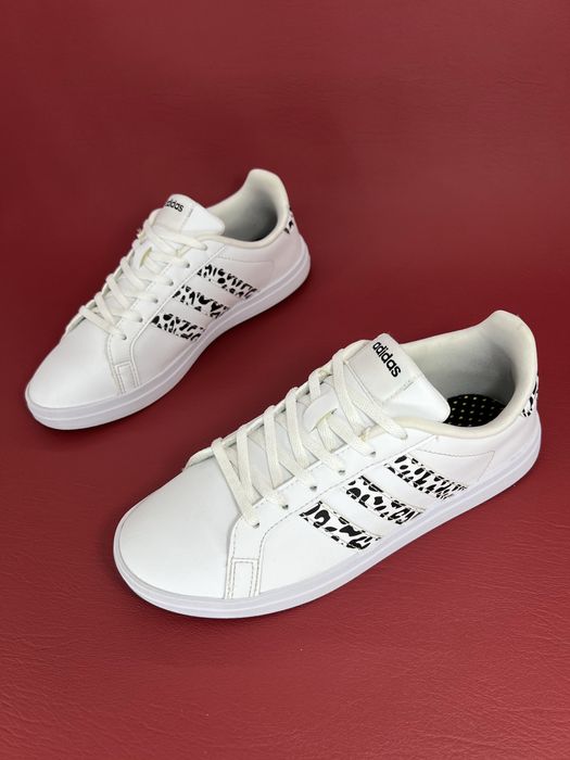 Кросівки жіночі 36.5р. Adidas Courtpoint X (арт. FW8415)