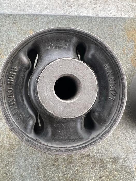 Сайлентблок подовжнього важеля задньої підвіски Mitsubishi Lancer, Outlander, Chery Fora:  MR519127