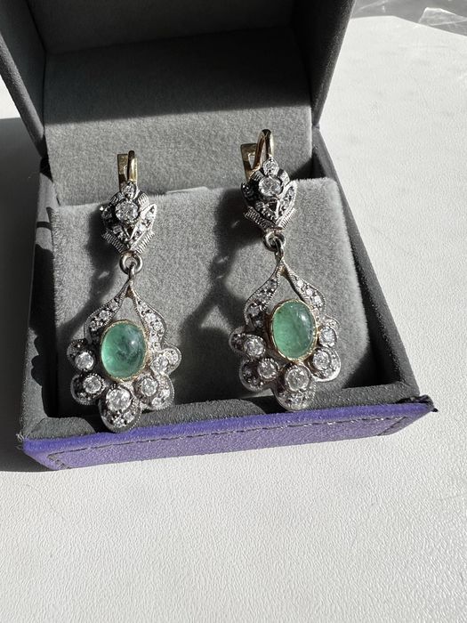 Золотые серьги 750пр.с якутскими бриллиантами и изумрудами