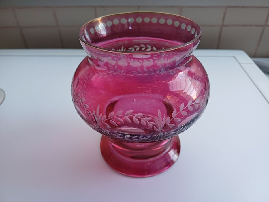 3 peças de vidro antigo (2 vasos e 1 frasco grande)