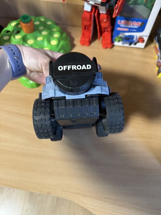 Джип; машинка; дитяча іграшка; машина