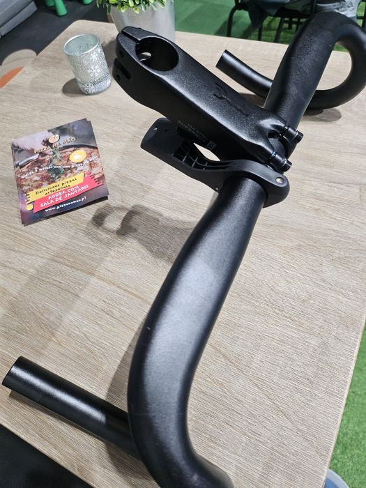 Guiador Van Rysel com avanço 420/100 com suporte ciclocomputador