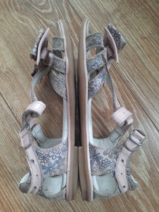 Buty sandałki rozmiar 31