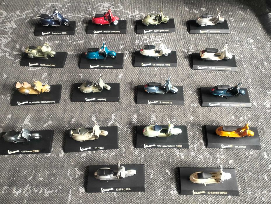 Colecção 18 Vespas miniaturas