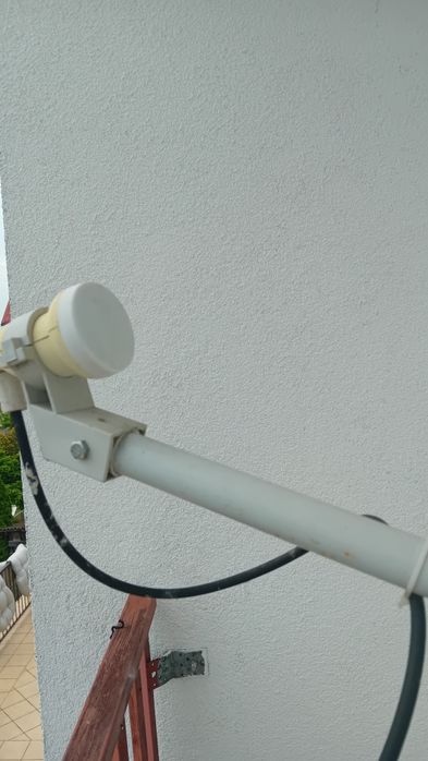 Antena satelitarna nie jest skorodowana, ma 5 lat