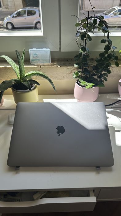 MacBook Pro 15" (2018 / 2019) — 16 GB / 512 GB SSD