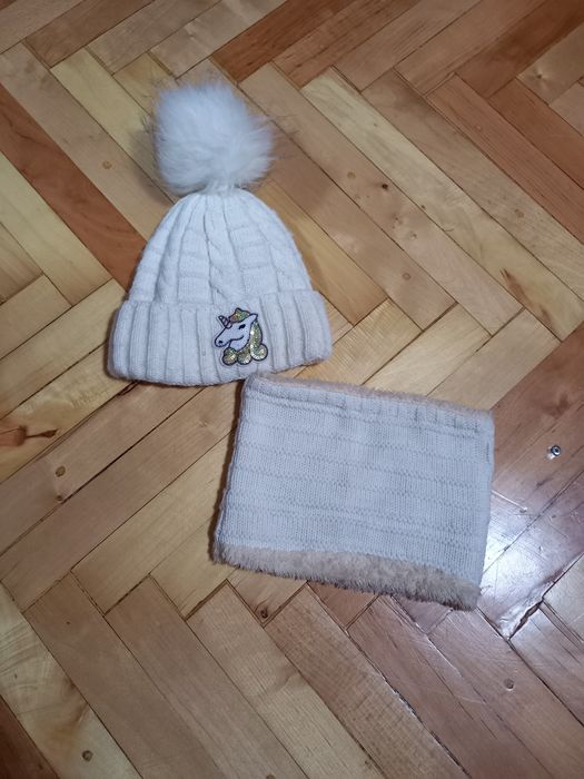 Продам шапку на дівчинку