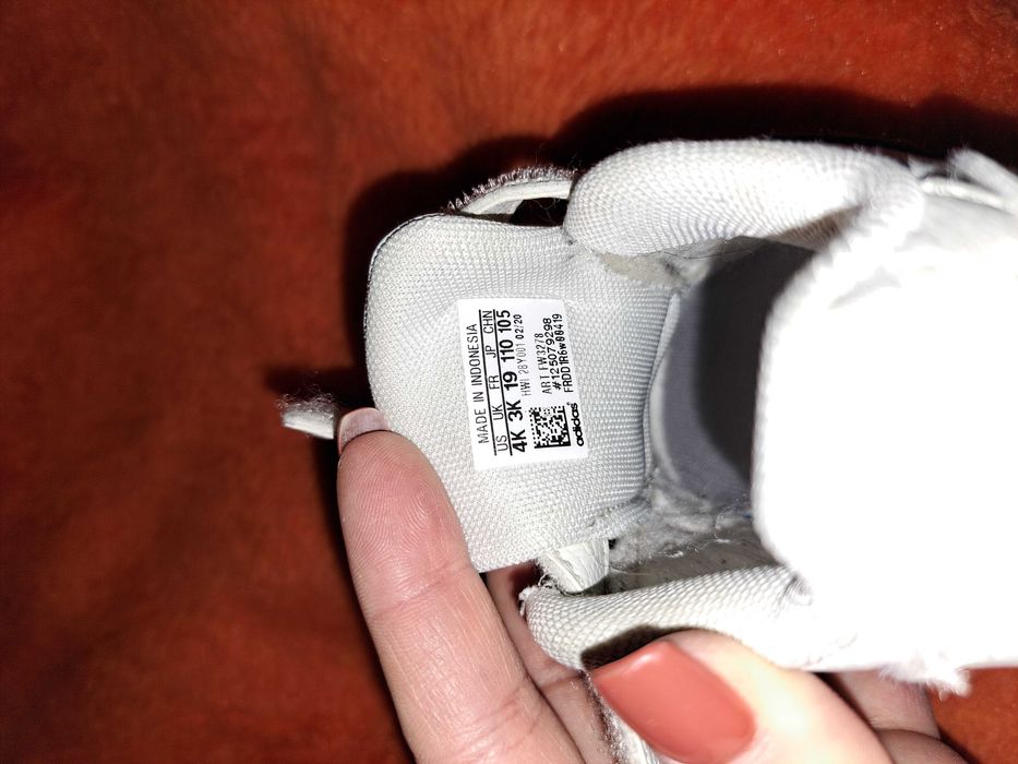 sapatinha adidas bege