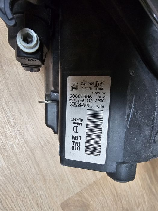 Toyota Auris Farol dianteiro direito