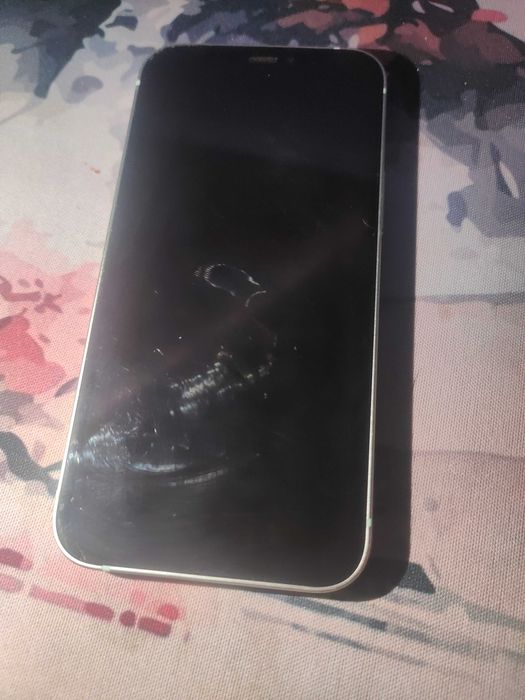 IPhone 12 mini na części lub do naprawy