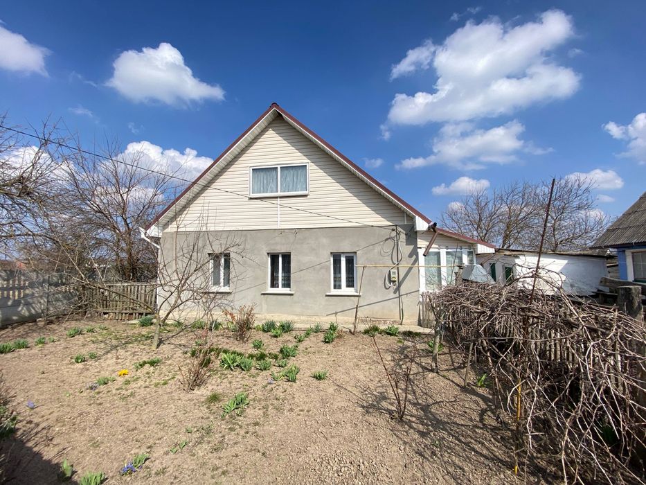 Продам гарний будинок,центр села