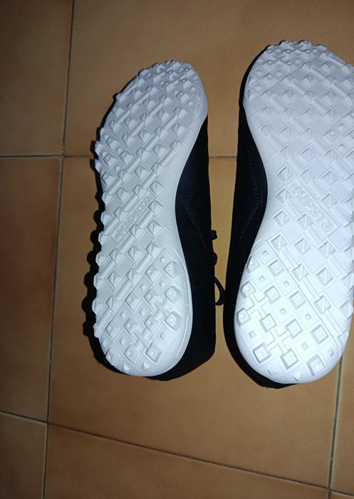 Chuteiras KIPSTA novas tamanho 43