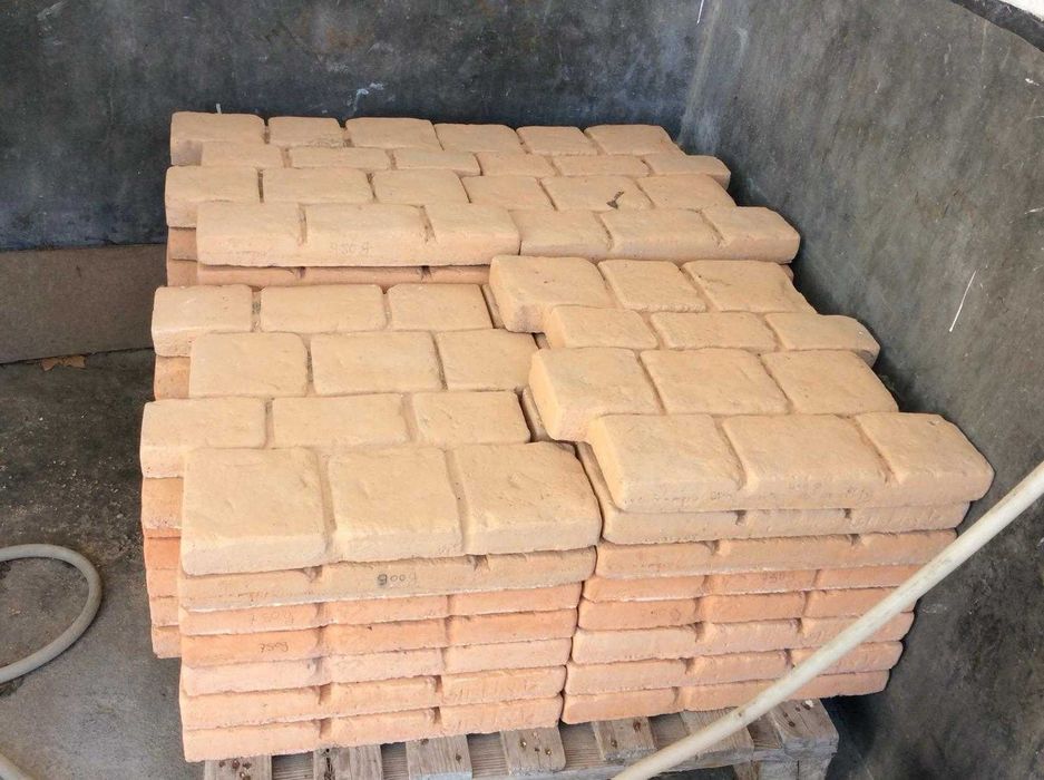 Equipamento para produção de pavés e dalles (lajes)