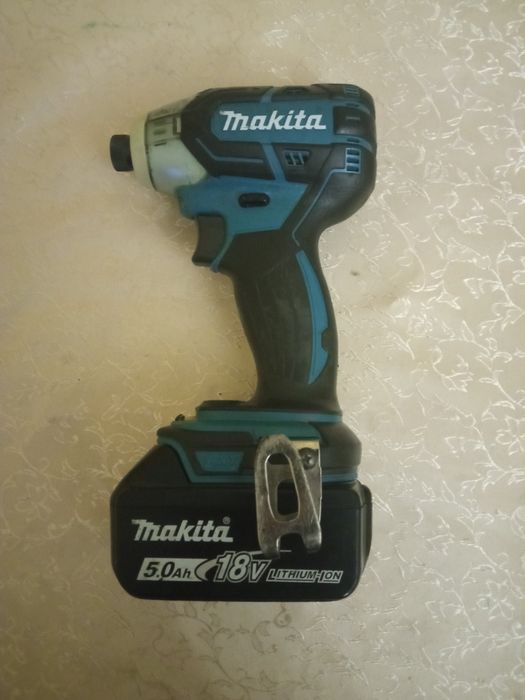 Makita XST01(DTS141), Makita BL1850B.