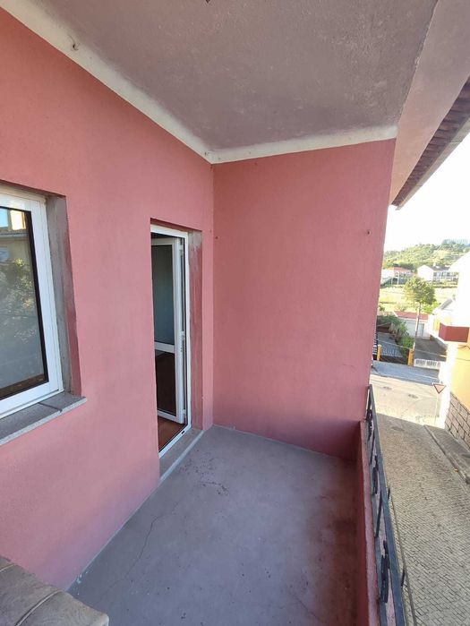 T1 Remodelado com AC, Pátio e Churrasqueira (Água incluída)