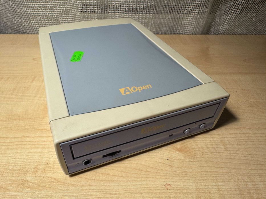 Zewnętrzny napęd CD Retro 2003 rok sprawny Wawa